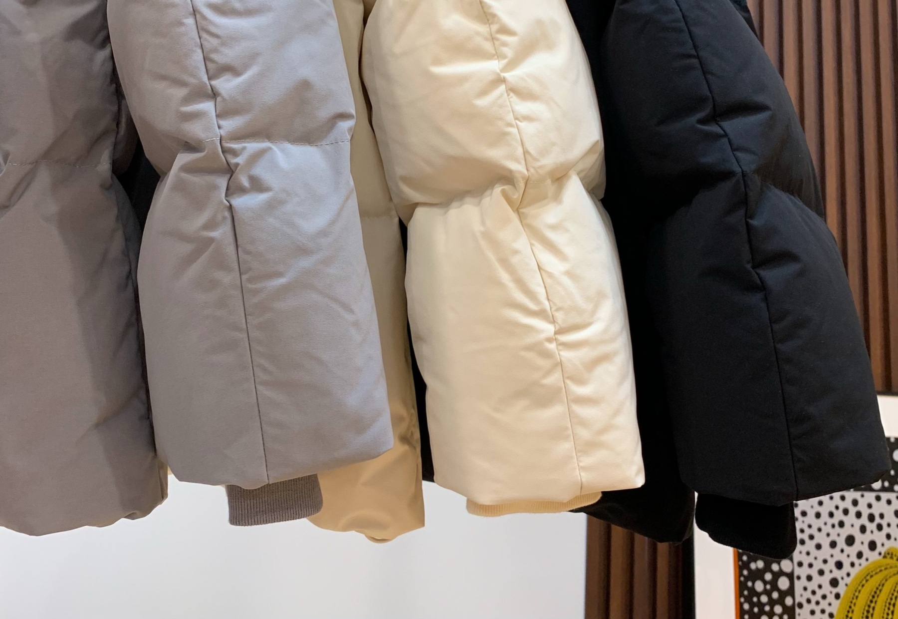 プラダ「Prada」秋冬フード付きダウンジャケット