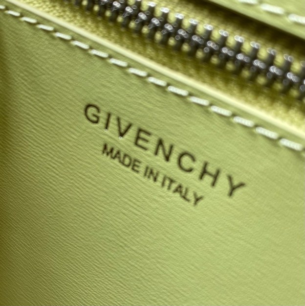 ジバンシィ「Givenchy」スモール アンティゴナ ボックスレザー バッグ