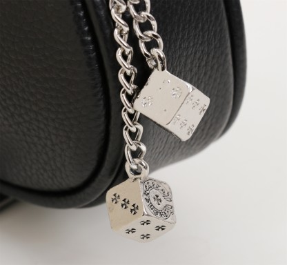 クロムハーツ「Chrome Hearts」十字架のショルダーバッグ