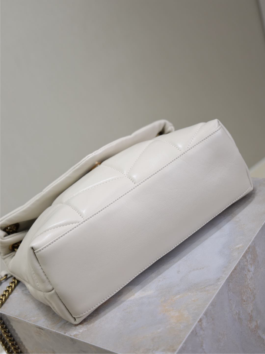 2026SAINT LAURENT ロウロウ パフ ショルダーバッグ