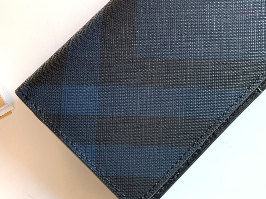 バーバリー「Burberry」London チェック 二つ折り財布