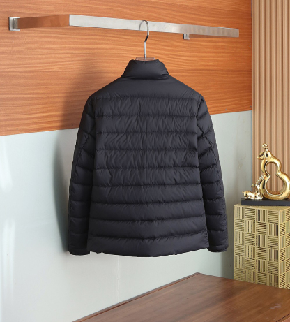 プラダ「Prada」秋冬ダウンジャケット