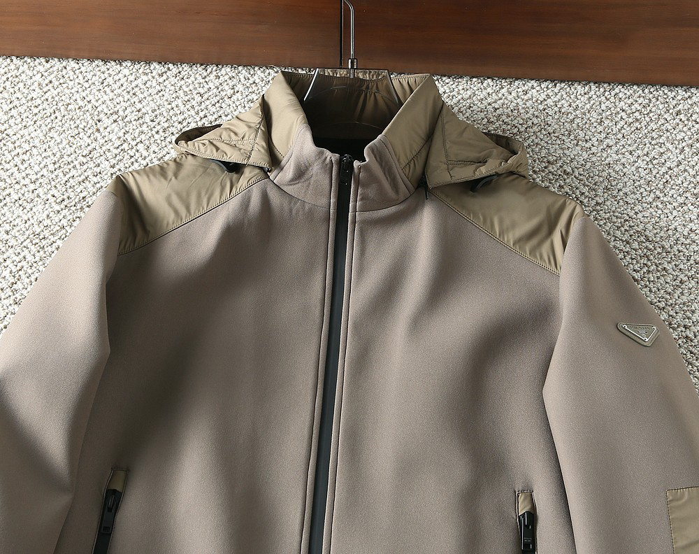 プラダ「Prada」秋冬 フード付きアウター