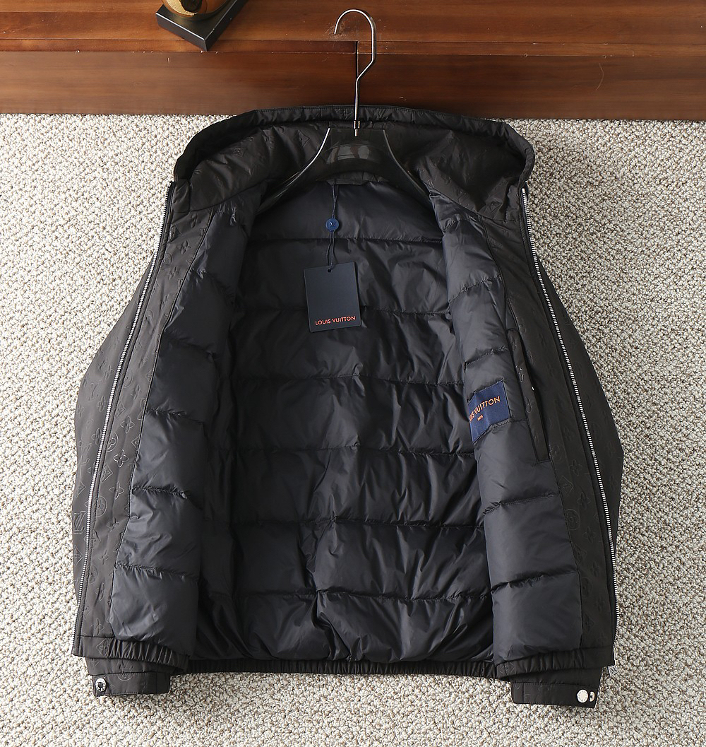 ルイ・ヴィトン「Louis Vuitton」秋冬コレクション ダウンジャケット