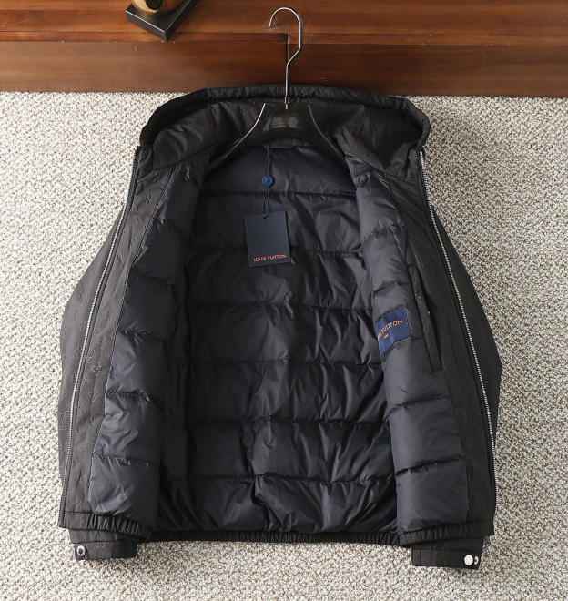 ルイ・ヴィトン「Louis Vuitton」秋冬コレクション ダウンジャケット