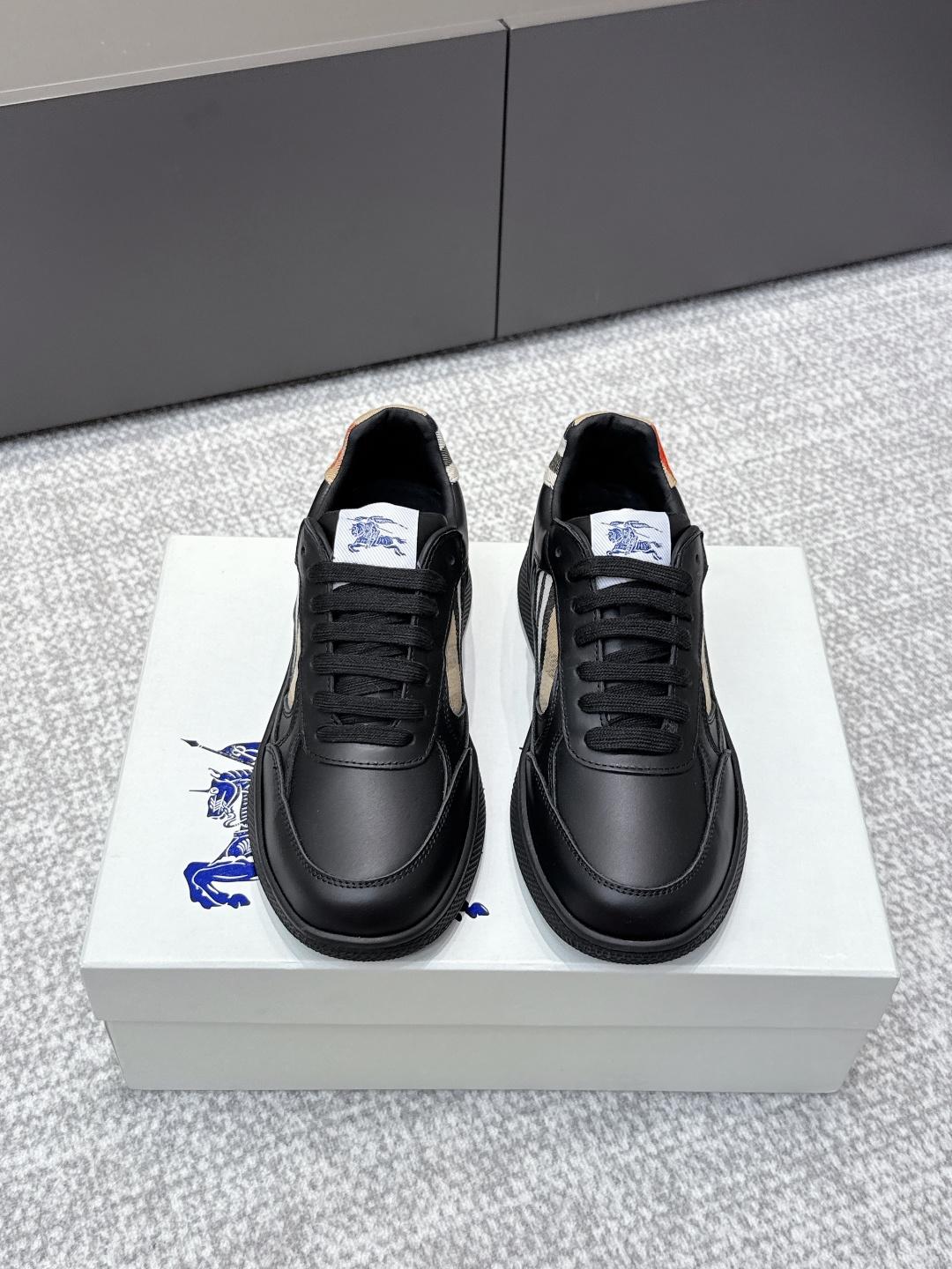 バーバリー「Burberry」バーバリー テラス スニーカー / レザースニーカー