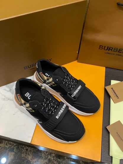 バーバリー「Burberry」バーバリー テラス スニーカー / レザースニーカー