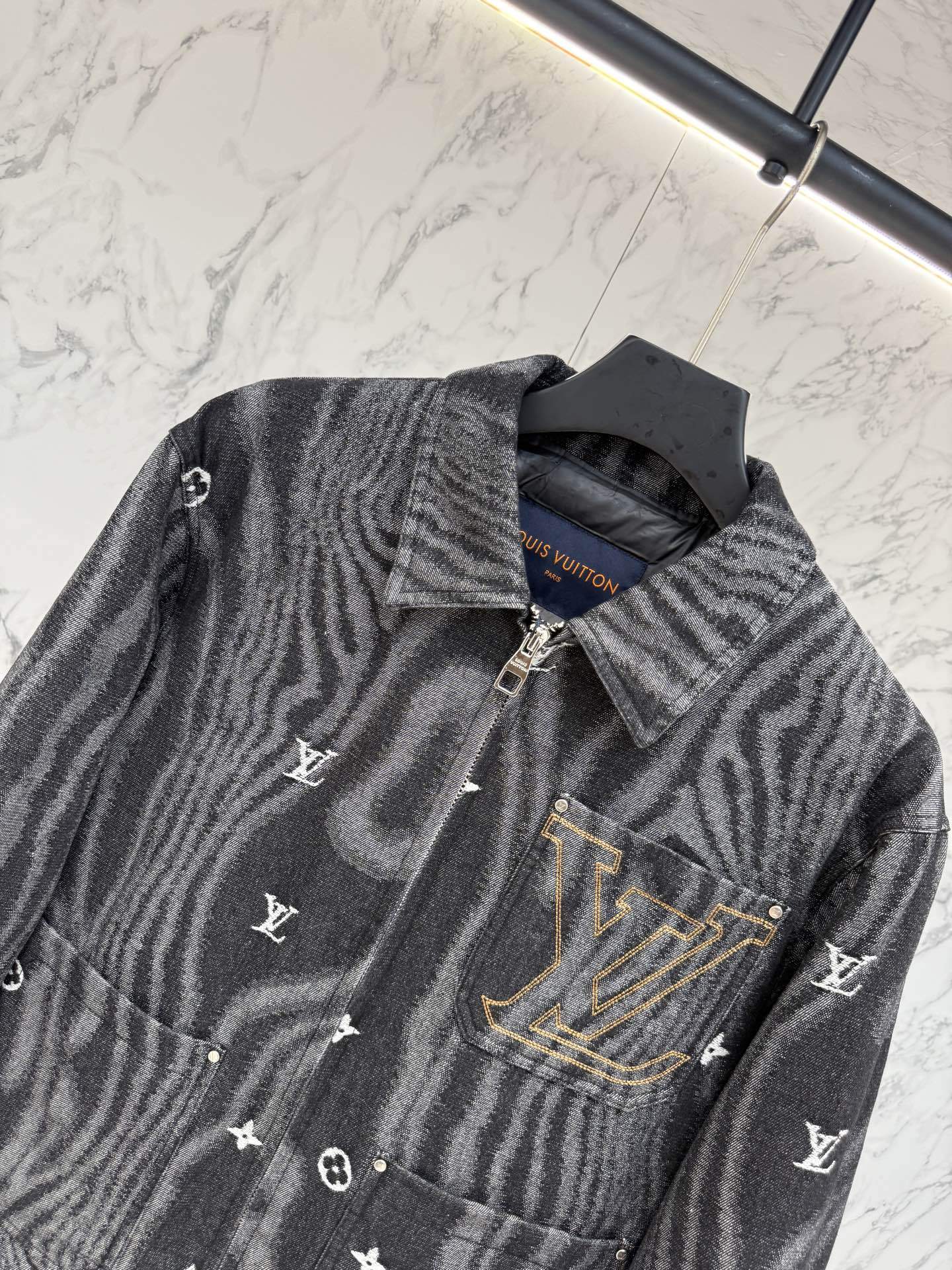 ルイ・ヴィトン「Louis Vuitton」秋冬コレクション ダウンジャケット