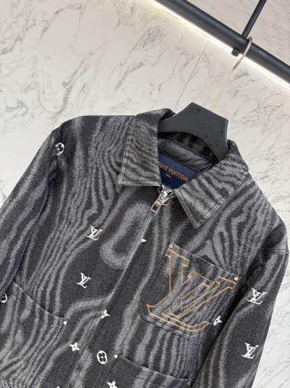 ルイ・ヴィトン「Louis Vuitton」秋冬コレクション ダウンジャケット