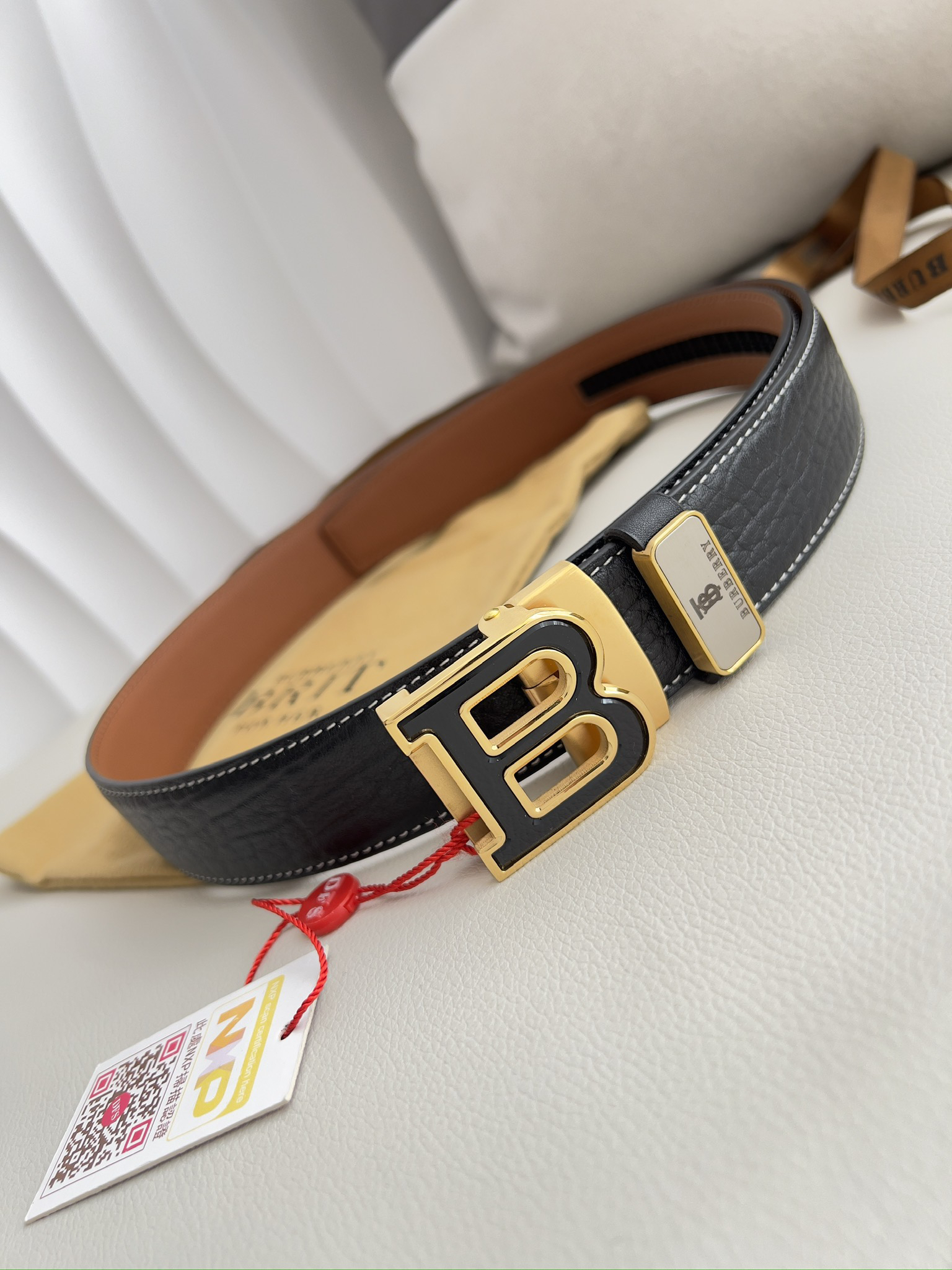 バーバリー「Burberry」オートロックベルト 2色