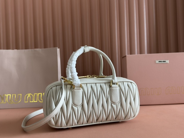 ミュウ ミウ(Miu Miu)アルカディア スモールトップハンドル ギャザーショルダーバッグ