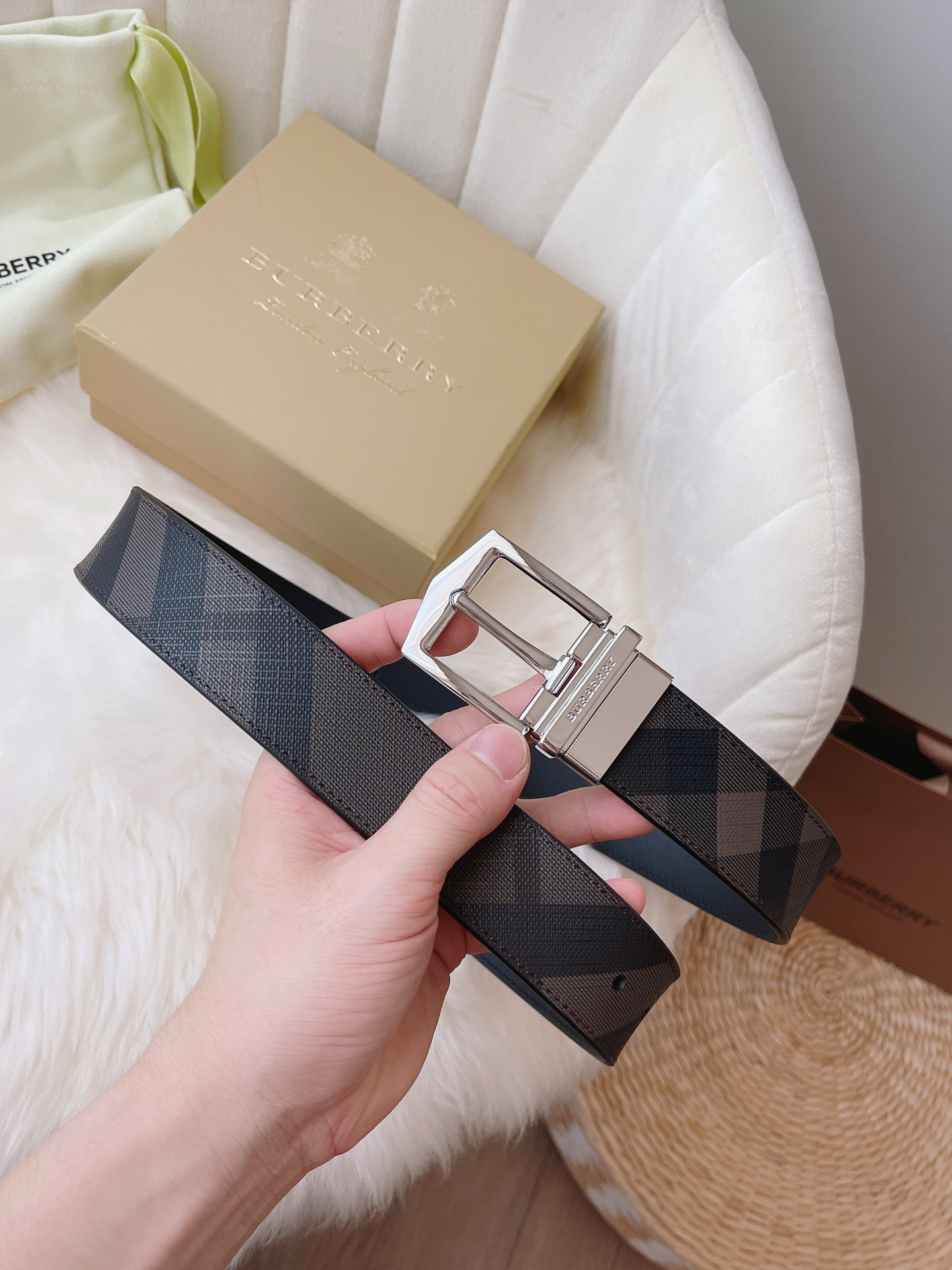 バーバリー「Burberry」クラシック チェック レザー ベルト100cm-ISETAN PRESTIGE CURATED