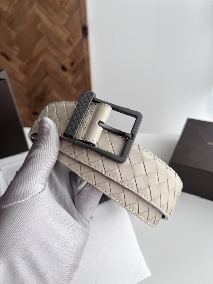 ボッテガ・ヴェネタ「Bottega Veneta」イントレチャート リバーシブル ベルト
