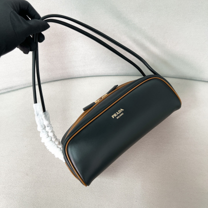 プラダ「Prada」 2025 ボウリングバッグ