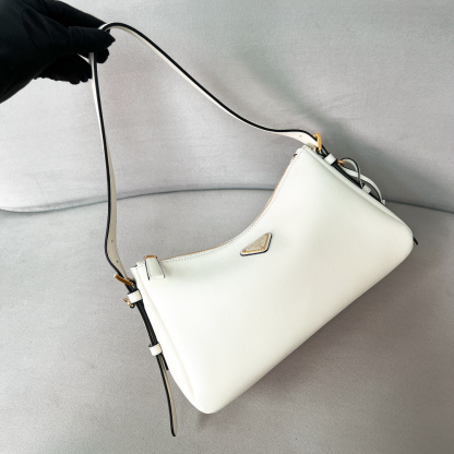 プラダ「Prada」Aimee ホボ アンダーアームバッグ 新作