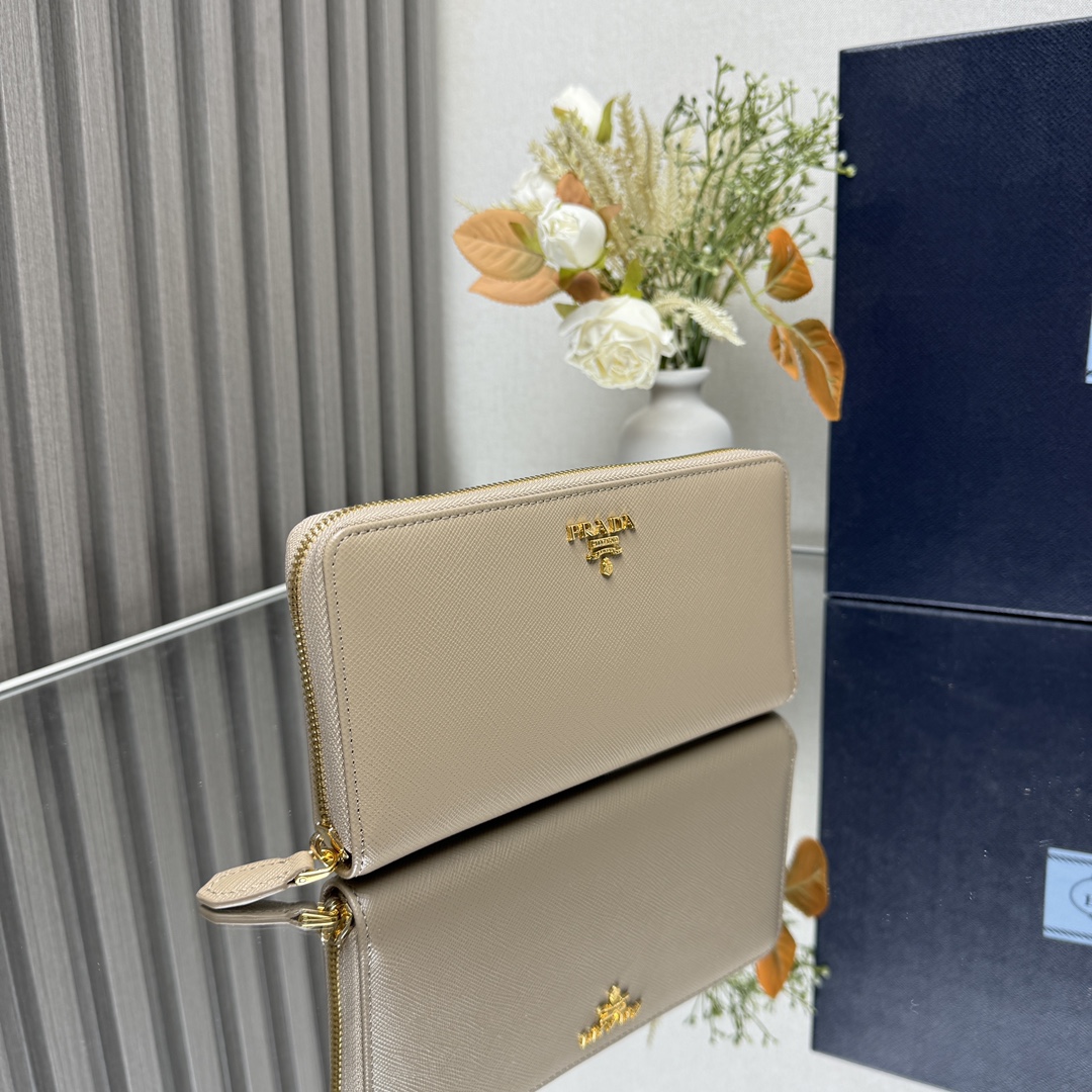 プラダ「PRADA」サフィアーノ レザー 財布