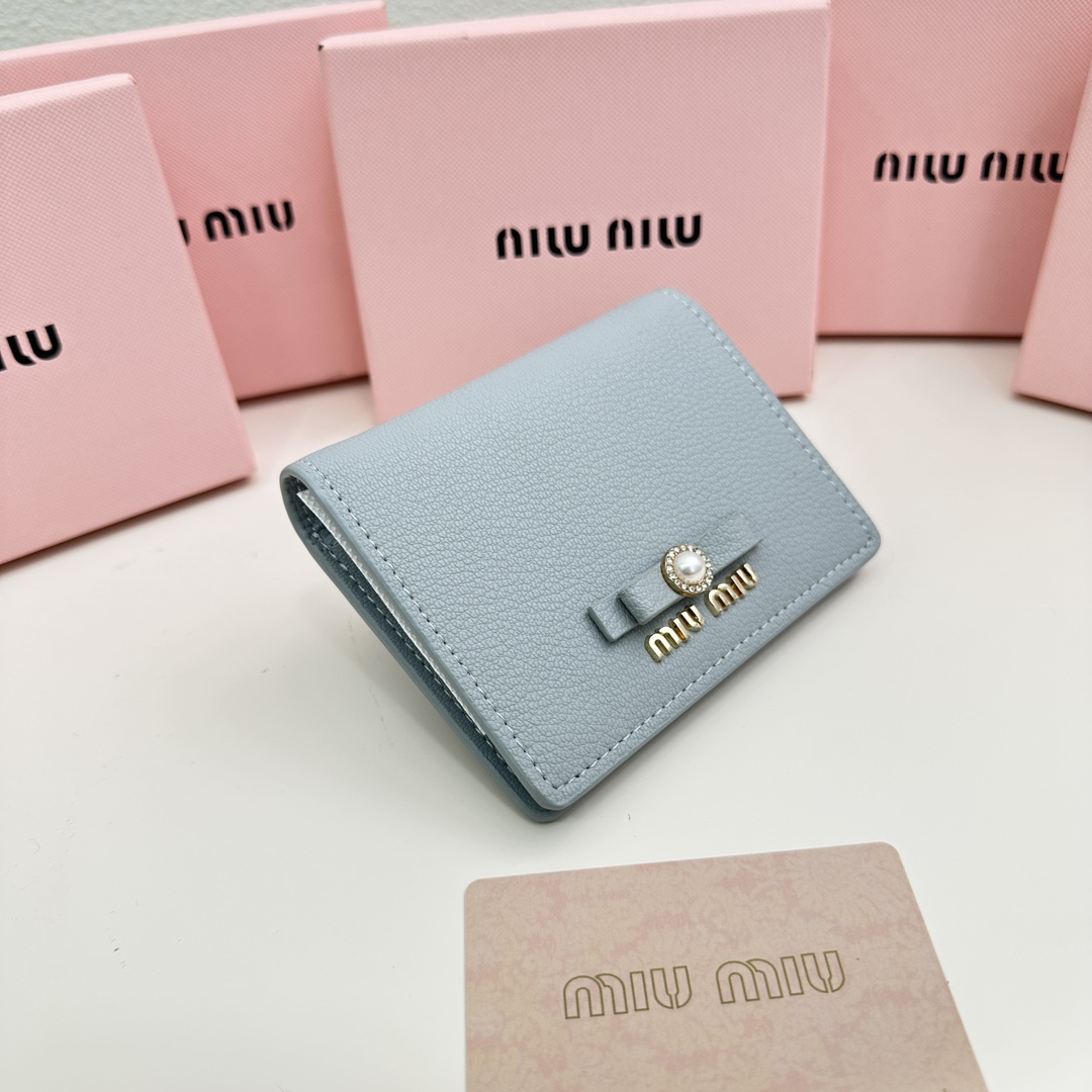 ミュウミュウ「Miu Miu」多機能二つ折りスモールウォレット-ISETAN PRESTIGE CURATED