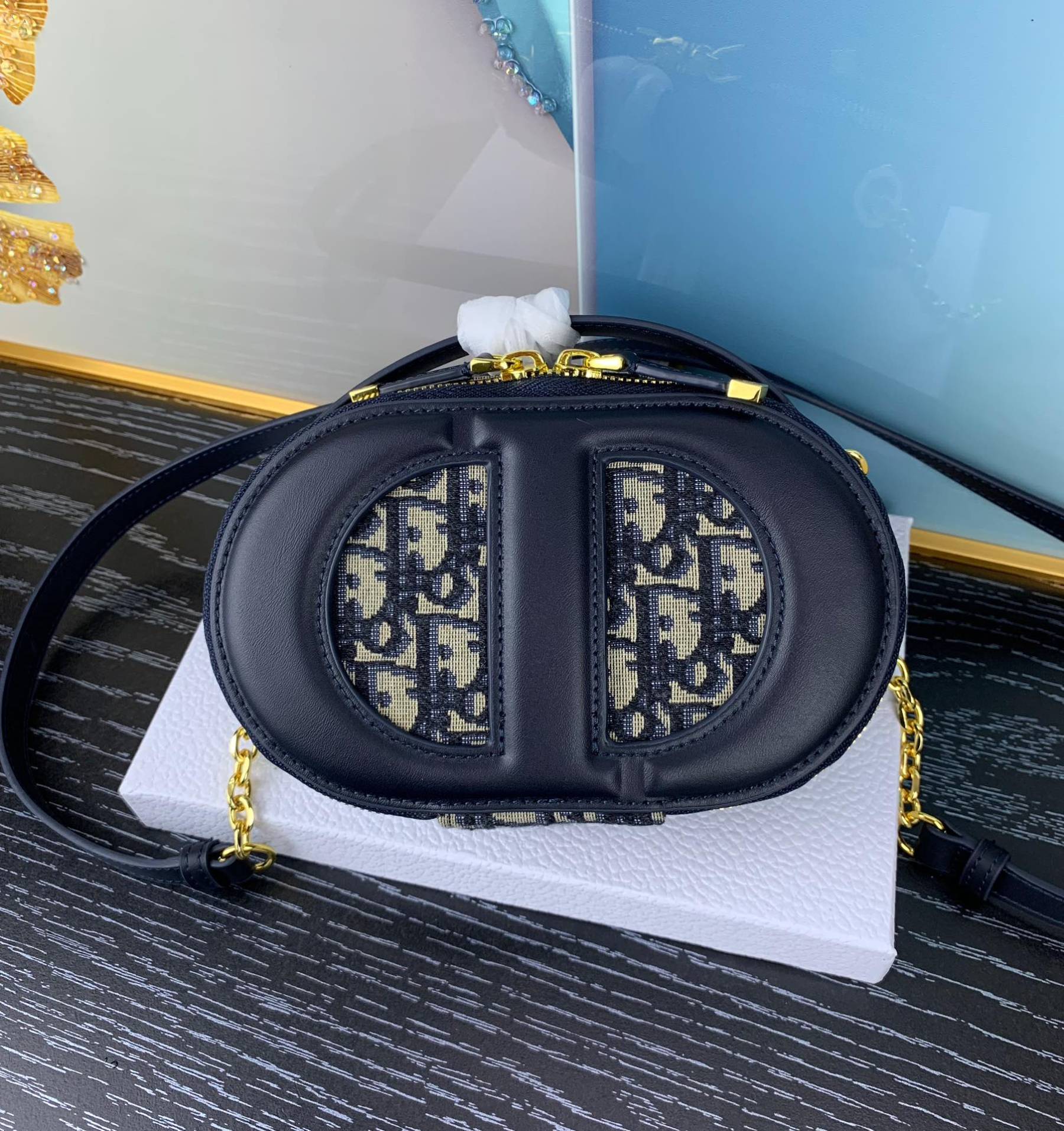 ディオール「Dior」CD Signature エリプスカメラバッグ 2023年秋冬コレクション