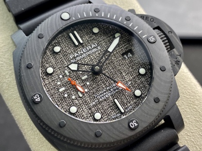 パネライ「Panerai」サブマーシブル ルナ・ロッサ カーボテック 47MMダイバーズウォッチ