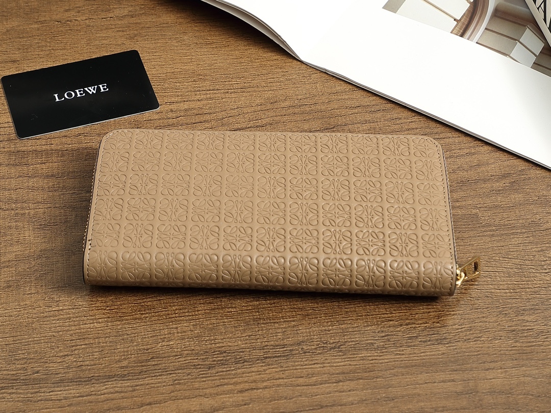 ロエベ「LOEWE」ジッパー付き財布 5色