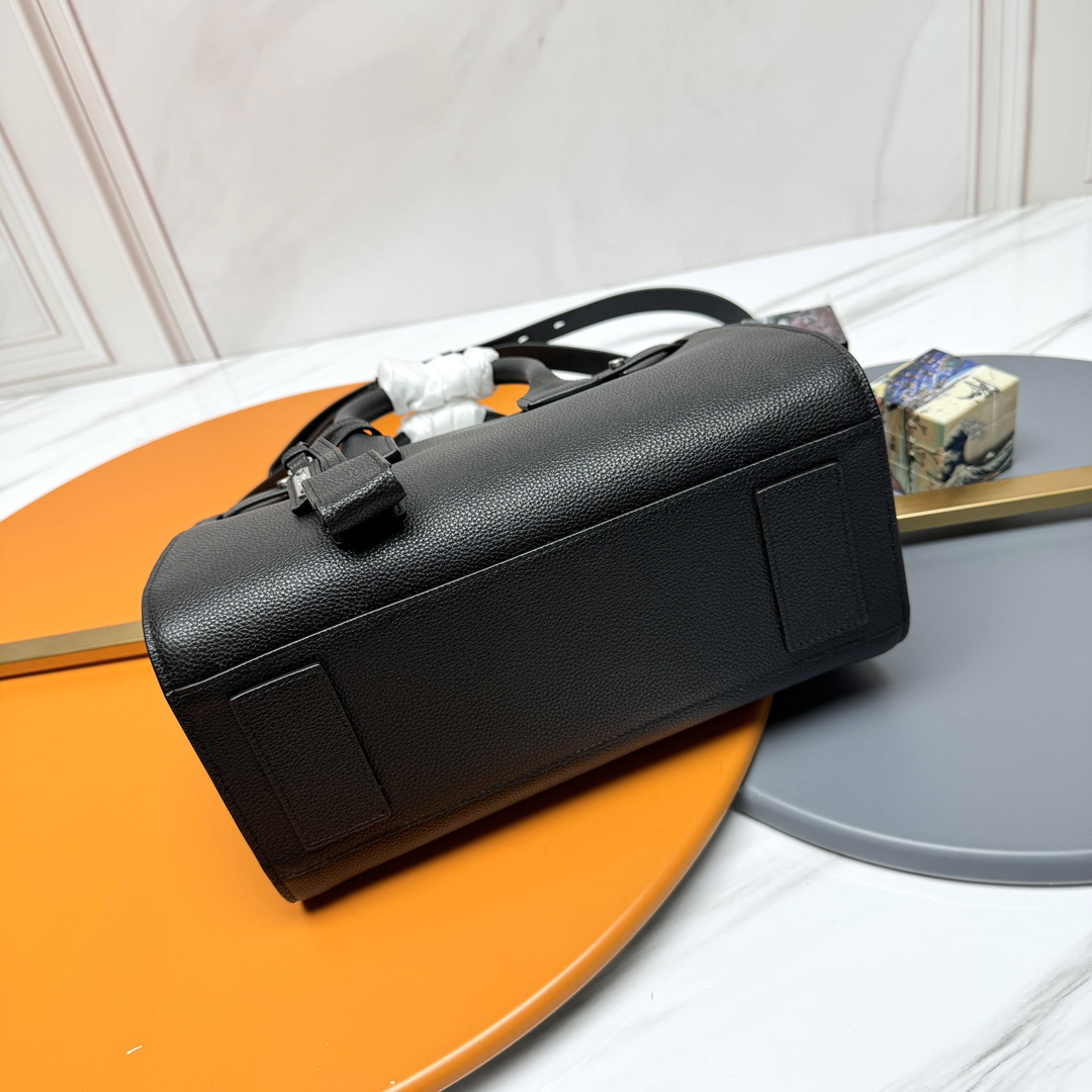 サンローラン「Saint Laurent」SAC DE JOUR SOUPLE 粒面レザーバッグ