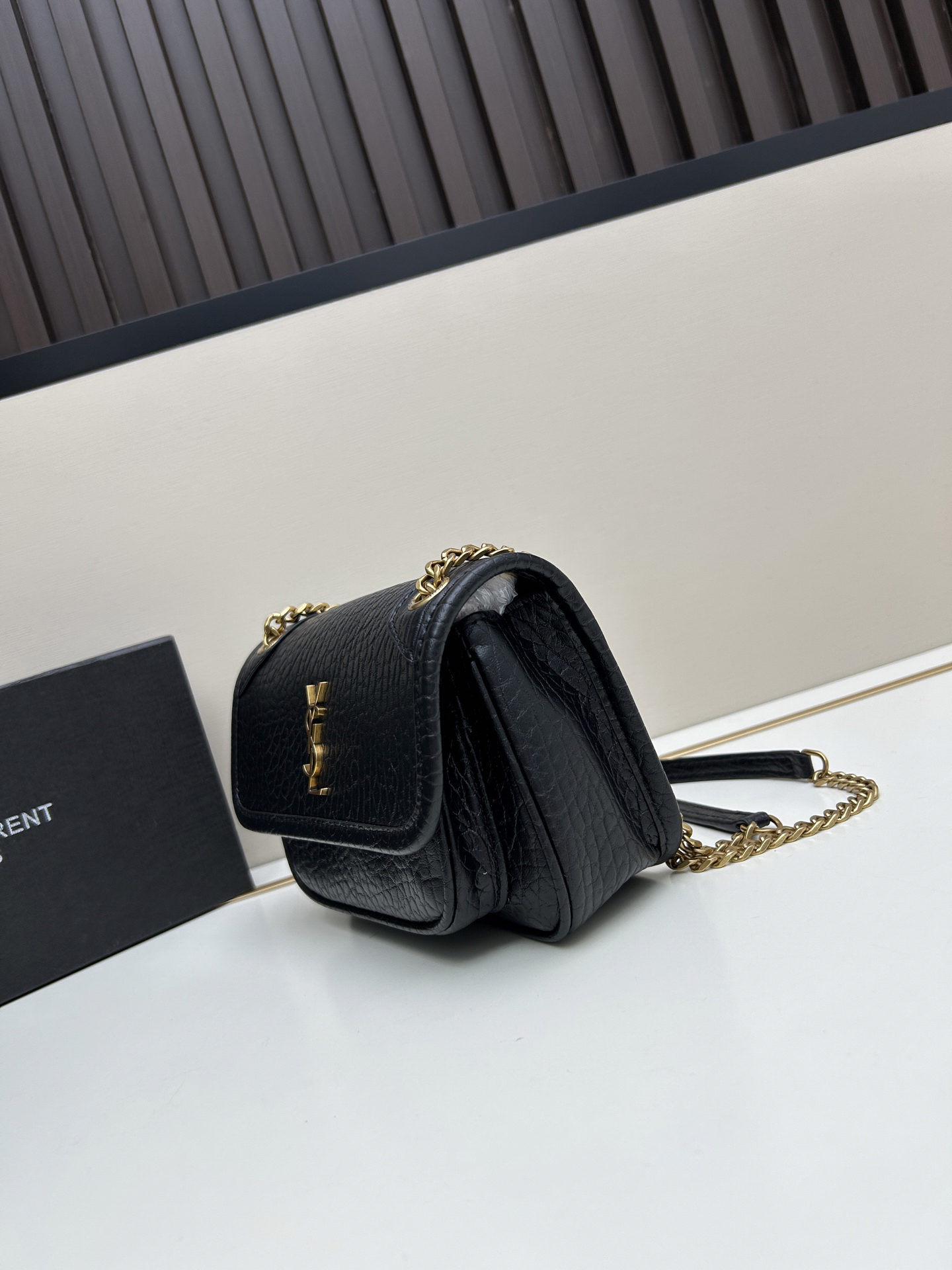 サンローラン「Saint Laurent」 NIKI 粒面レザー ショルダーバッグ