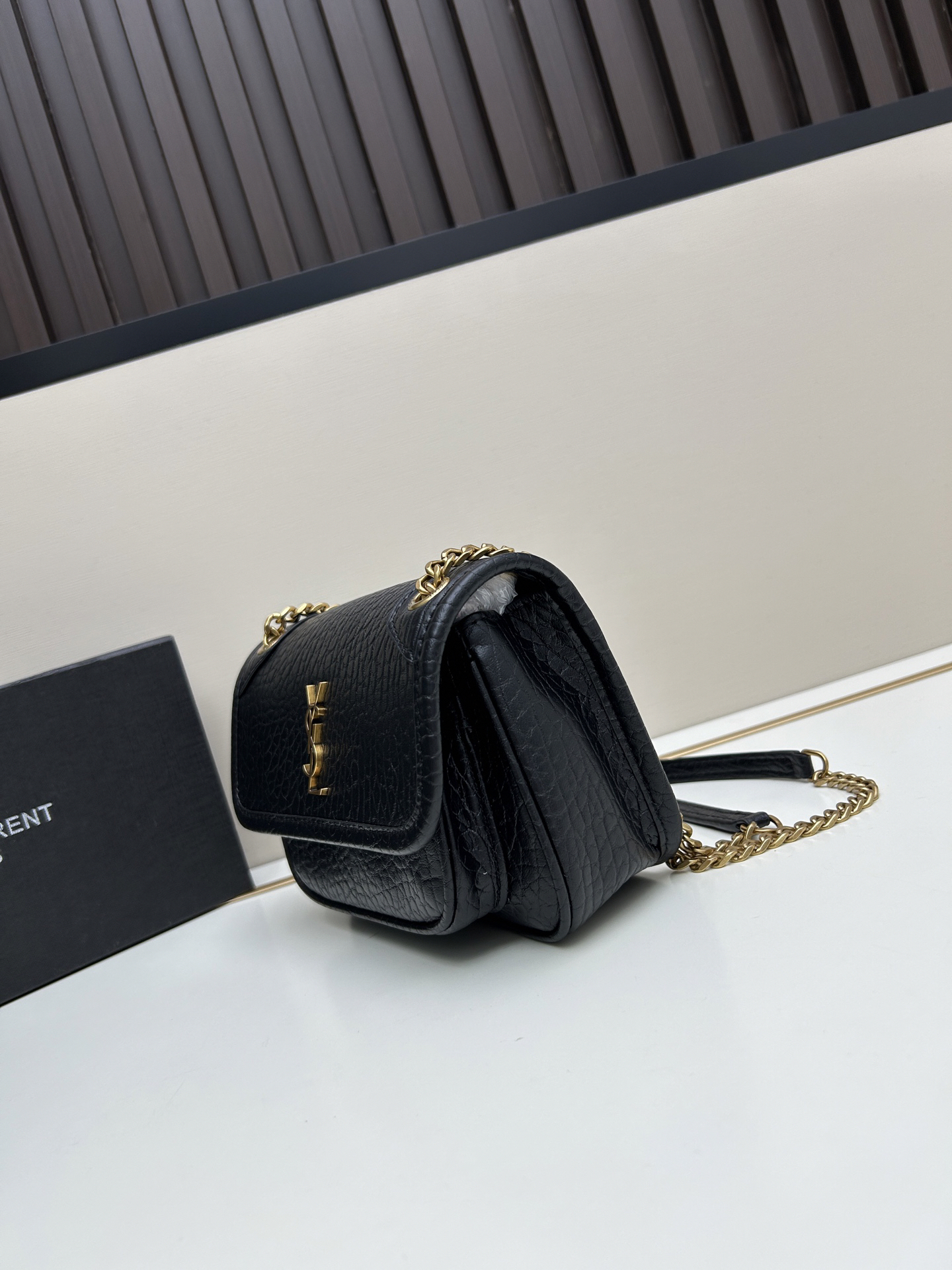 サンローラン「Saint Laurent」 NIKI 粒面レザー ショルダーバッグ