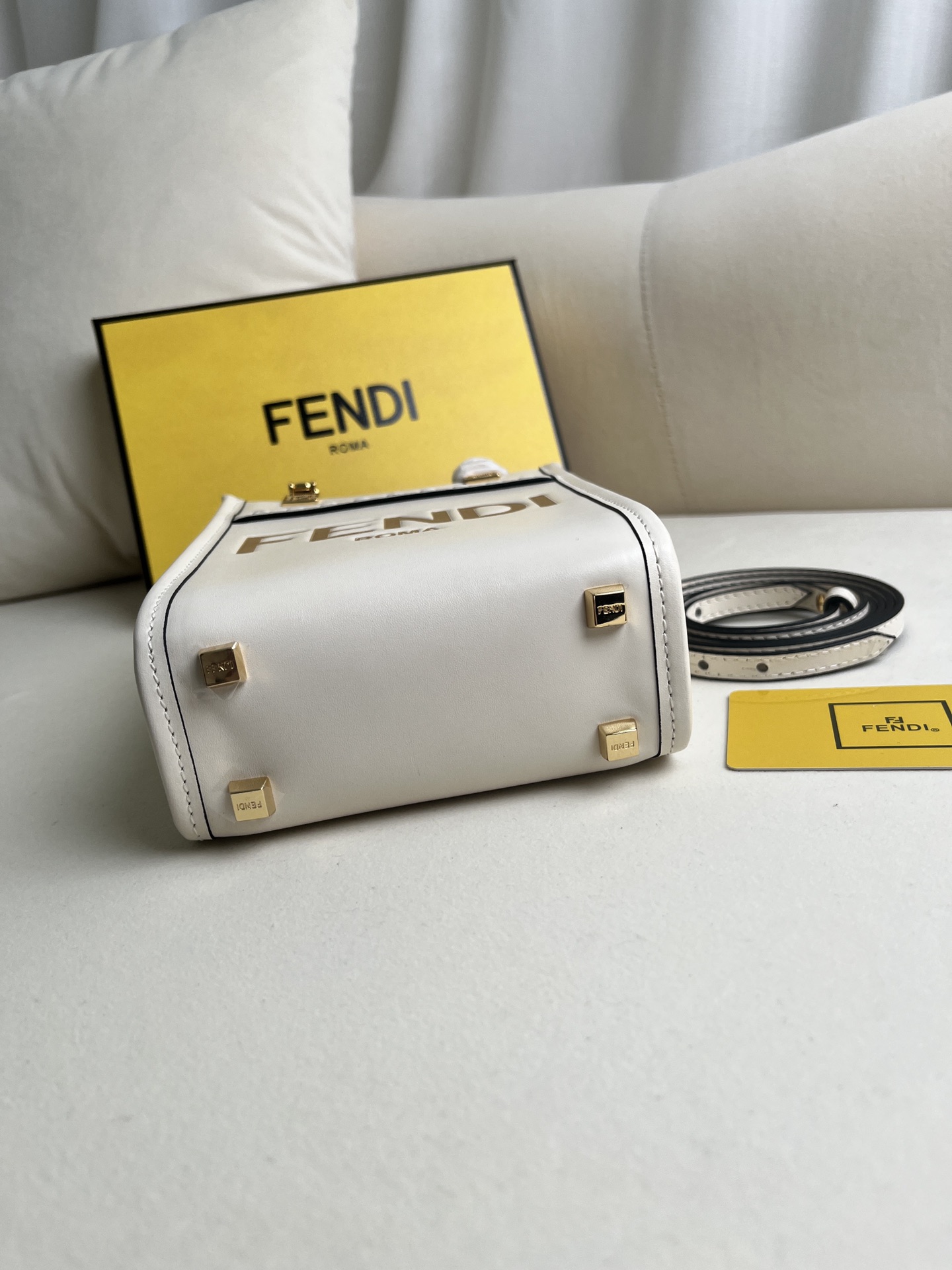 フェンディ「Fendi」Sunshine ミニ レザー ハンドバッグ