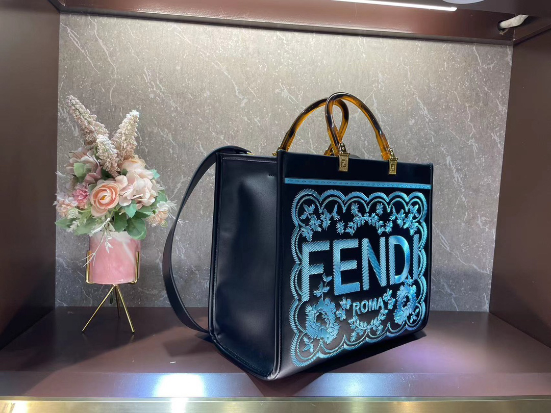 フェンディ「Fendi」Sunshine レザー ミディアム トートバッグ