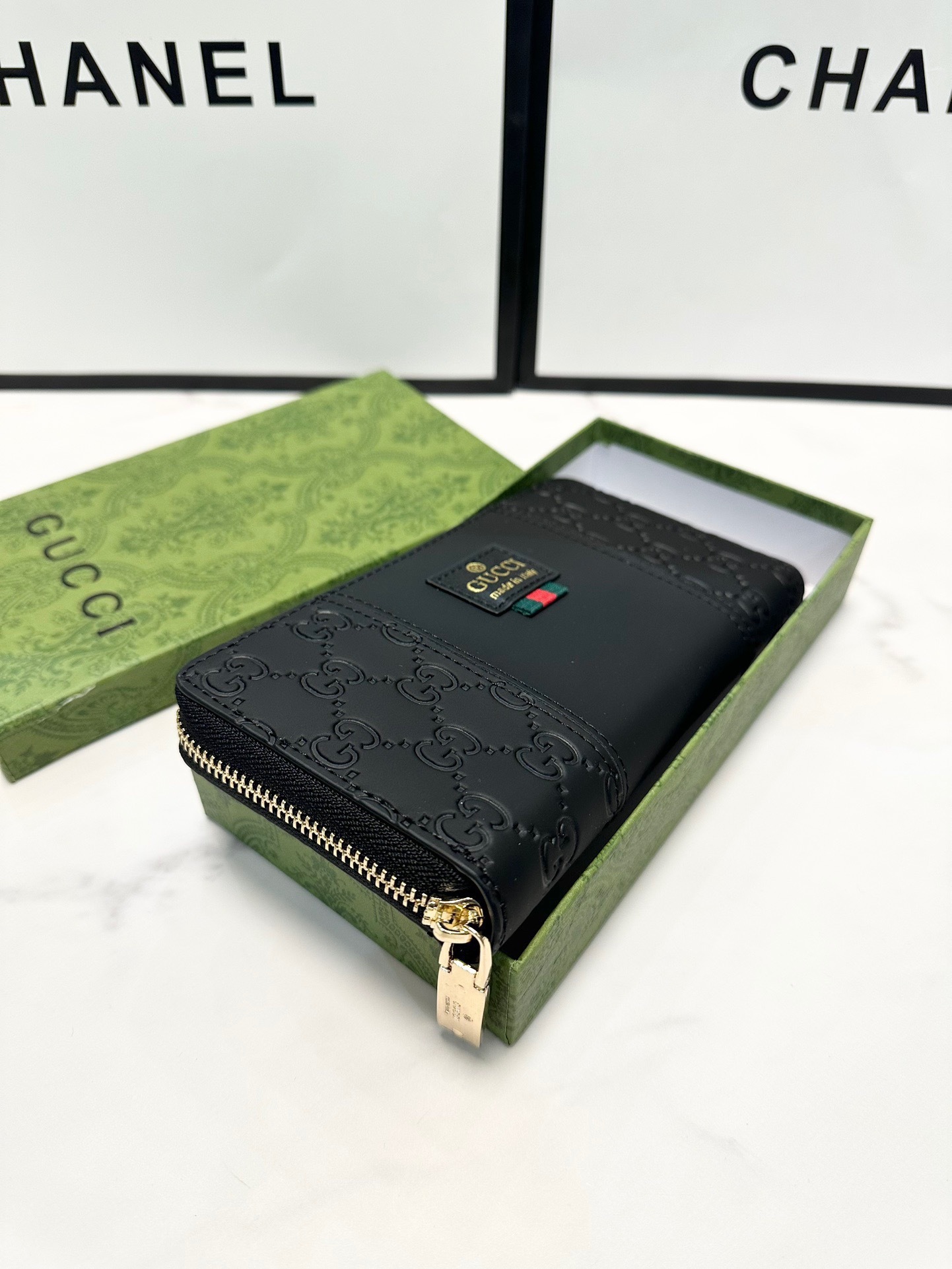 グッチ「Gucci」シグネチャー レザー ウェブ ジップアラウンドウォレット