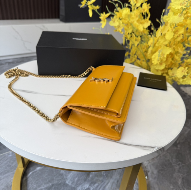 サンローラン「Saint Laurent」SUNSET BOX レザー クラッチバッグ