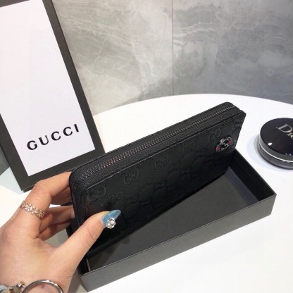 グッチ「Gucci」シグネチャー レザー ウェブ ジップアラウンドウォレット