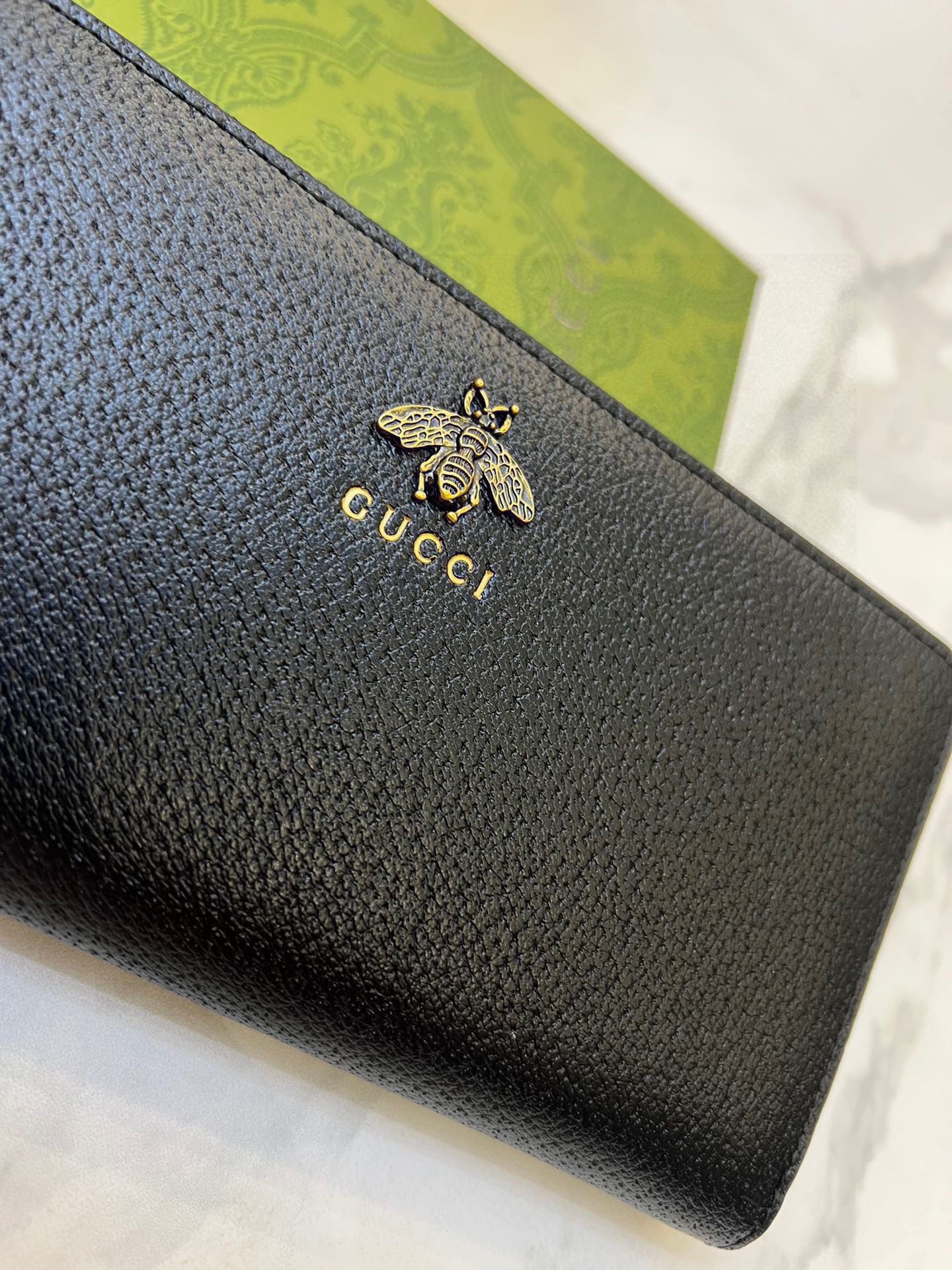 グッチ「Gucci」シグネチャー レザー ウェブ ジップアラウンドウォレット