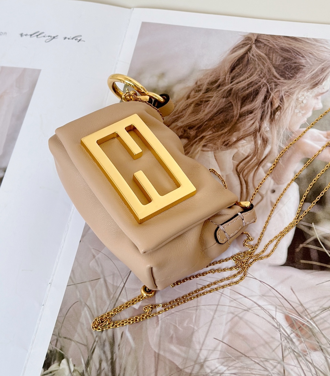 フェンディ「Fendi」Nano Mamma Baguette レザー ハンドバッグ