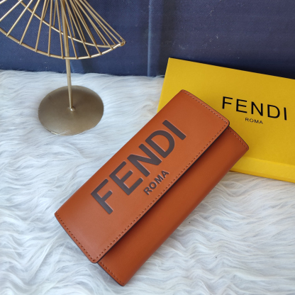 フェンディ「Fendi」高級エンボス牛革の大きな イタリア製財布