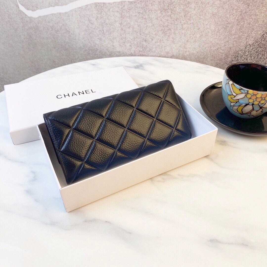 シャネル「Chanel」 ラムスキン フラップ ウォレット 財布