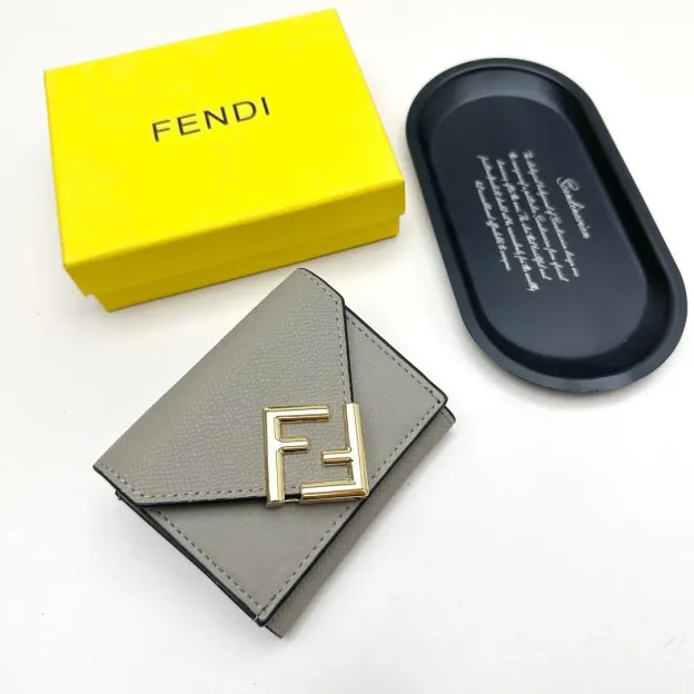 フェンディ「Fendi」FFダイヤモンド財布