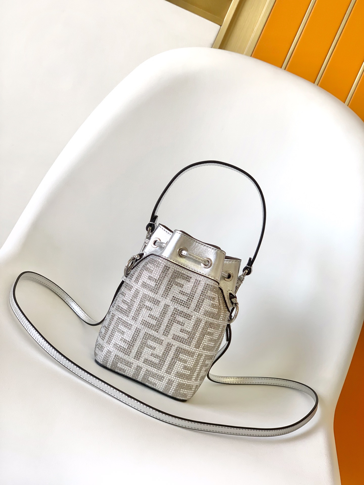 フェンディ「Fendi」Mon Tresor mini スワロフスキークリスタルデザイン バケットバッグ