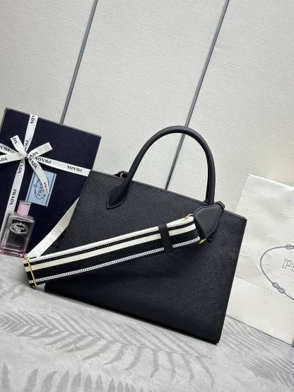 プラダ「Prada」アップグレード ラージトートバッグ（テキスタイルストラップ）