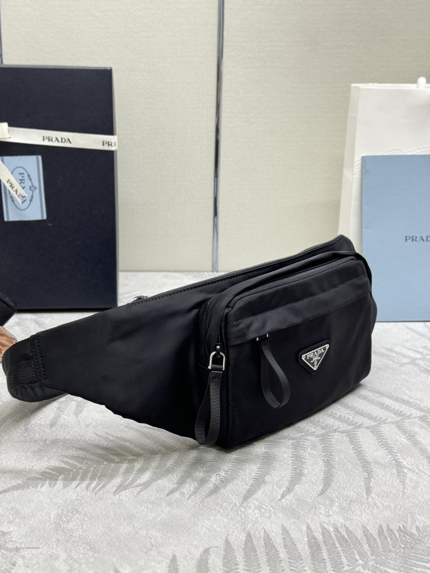 プラダ「Prada」テッスート ウェストバッグ