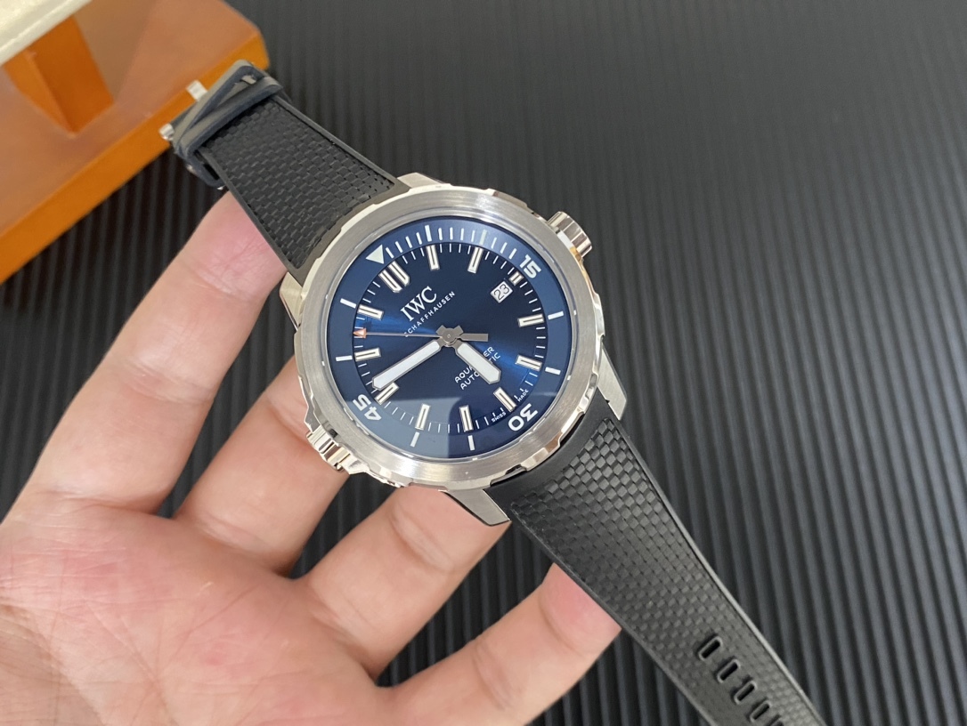 アイ・ダブリュー・シー「IWC」アクアタイマー ブルーダイアル腕時計 42mm