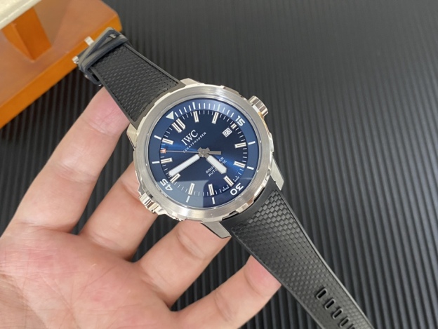 アイ・ダブリュー・シー「IWC」アクアタイマー ブルーダイアル腕時計 42mm