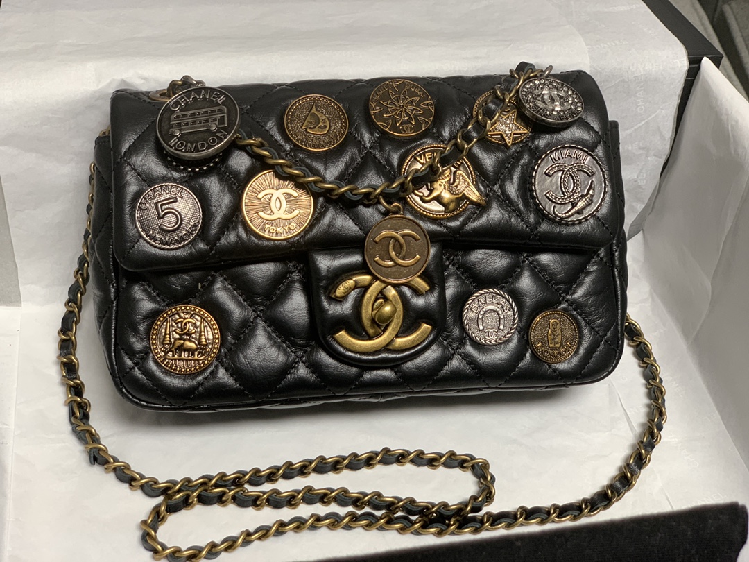 シャネル「Chanel」  Flap Bag 記念限定 メダリオン ショルダーバッグ