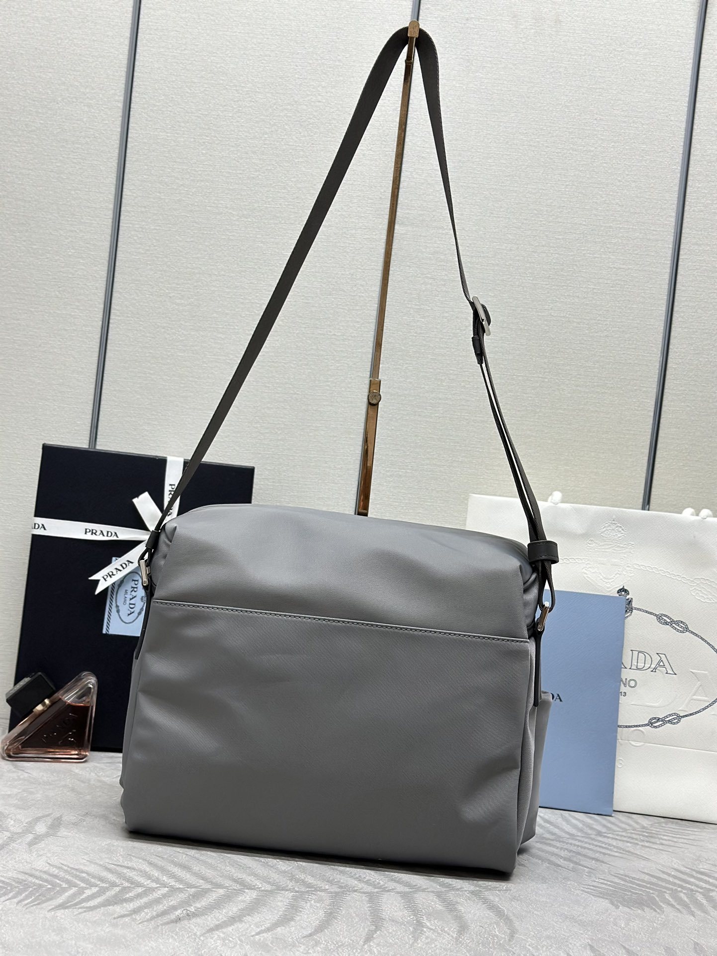 プラダ「Prada」 テッスート メンズショルダーバッグ