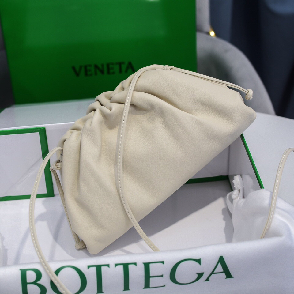 ボッテガ・ヴェネタ「Bottega Veneta」  ミニ クラウド ショルダー＆クラッチバッグ