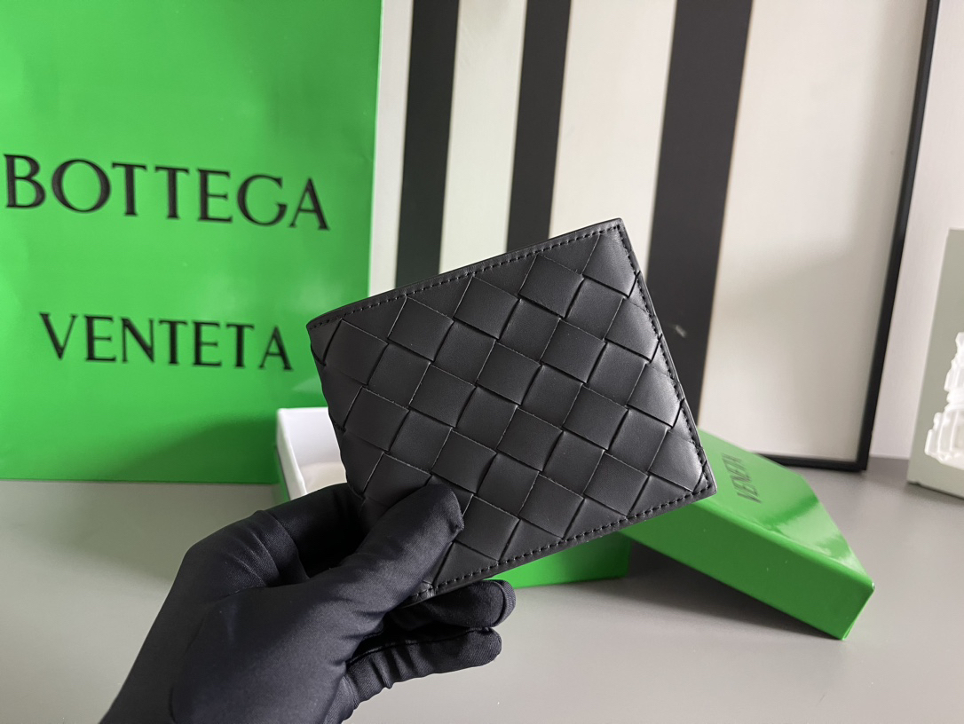 ボッテガ・ヴェネタ「Bottega Veneta」イントレチャート ミディアムコインケース