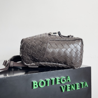 ボッテガ・ヴェネタ「Bottega Veneta」スムースレザー ユニセックスショルダーバッグ