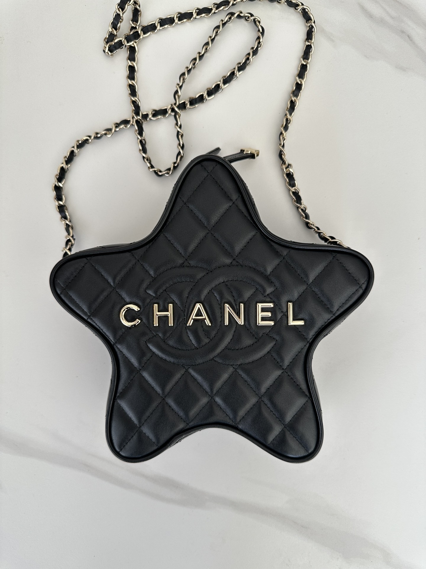シャネル「Chanel」クラシック フラップ 菱目縫い ショルダーバッグ