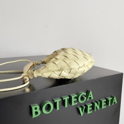 ボッテガ・ヴェネタ「Bottega Veneta」 ミニ サーディンバッグ
