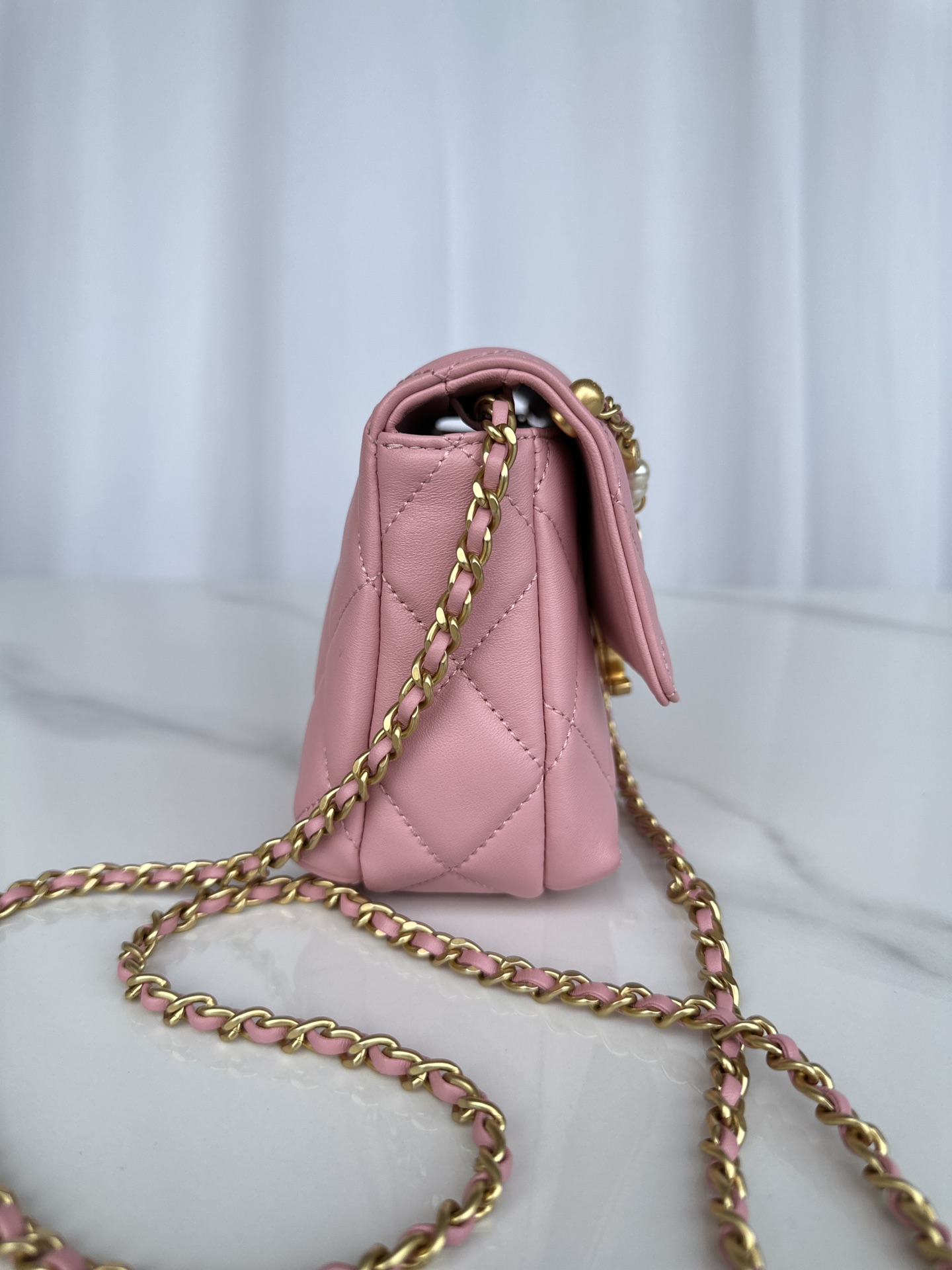 シャネル「Chanel」クラシック フラップ メタリックアクセント ショルダーバッグ